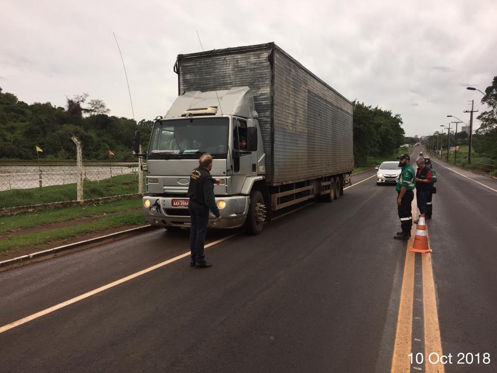 Fiscais da Regional de Cascavel fiscalizam cronotacógrafos
