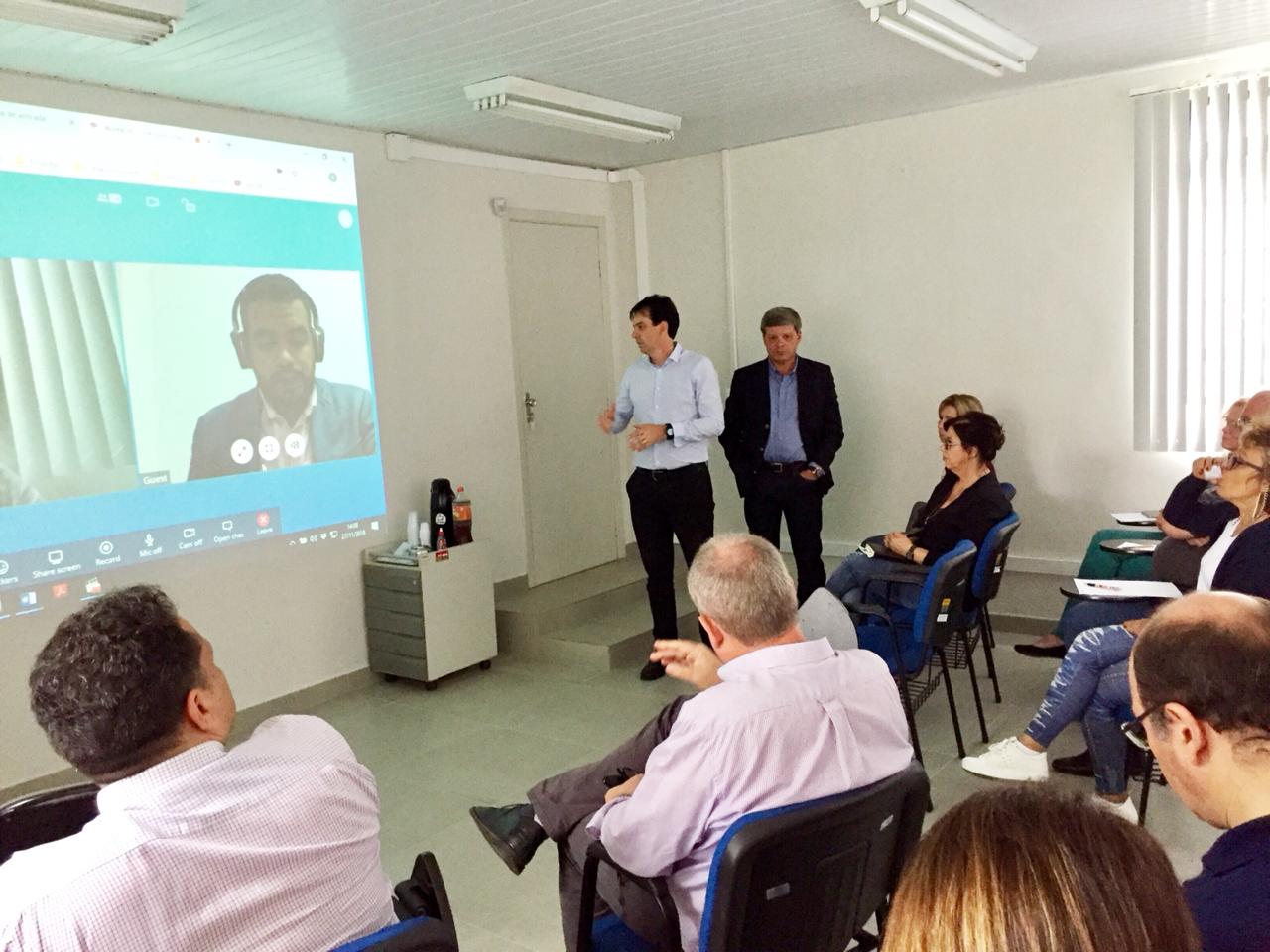 Reunião para apresentação projeto de modernização na tramitação de documentos do IPEM PR