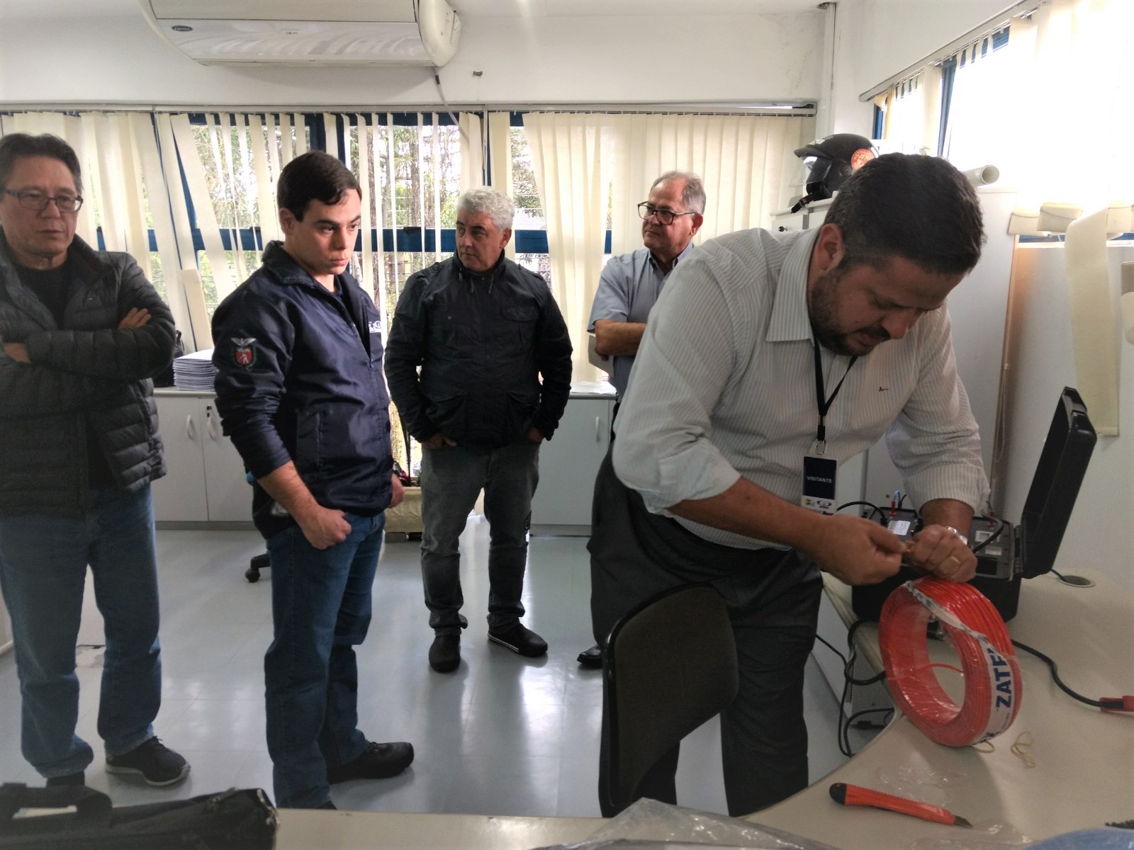 Sindicel doa aparelho para fiscalização de fios e cabos elétricos