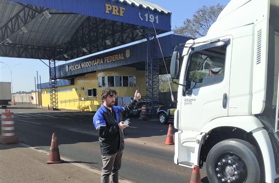 Equipe da Regional de Maringá fiscaliza cronotacógrafos na BR-376, Mandaguari