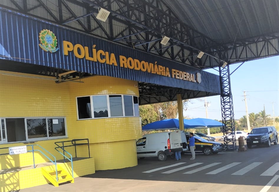 Equipe da Regional de Maringá fiscaliza cronotacógrafos na BR-376, Mandaguari