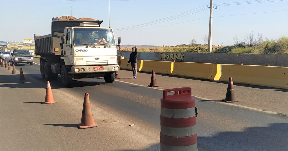 Equipe da Regional de Maringá fiscaliza cronotacógrafos na BR-376, Mandaguari