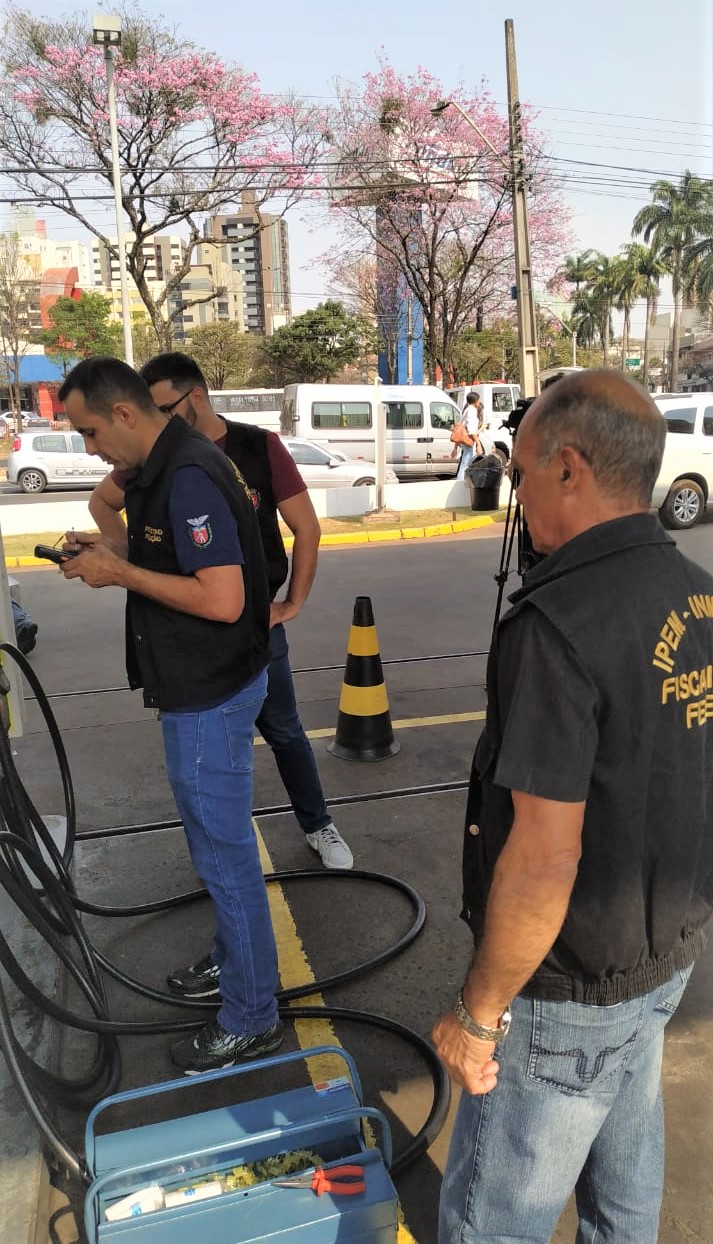 IPEM-PR fiscaliza bombas de combustíveis em Maringá