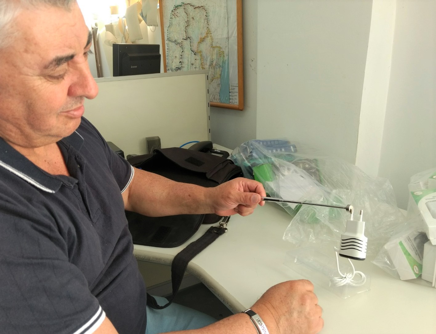 IPEM-PR apreende carregadores de celular irregulares