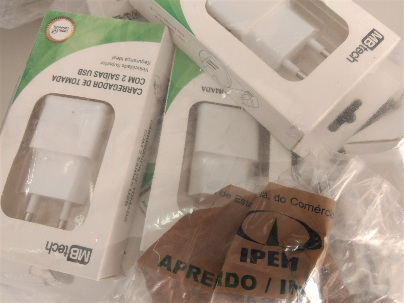 IPEM-PR apreende carregadores de celular irregulares