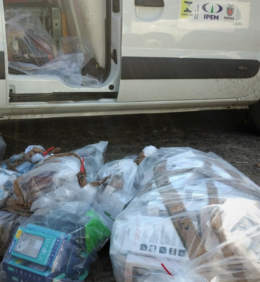 IPEM-PR apreende carregadores de celular irregulares