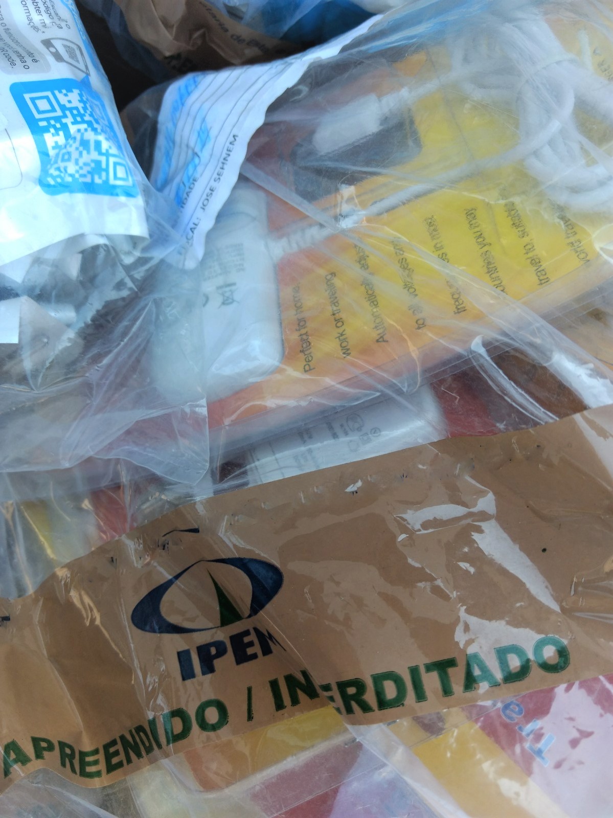 IPEM-PR apreende carregadores de celular irregulares