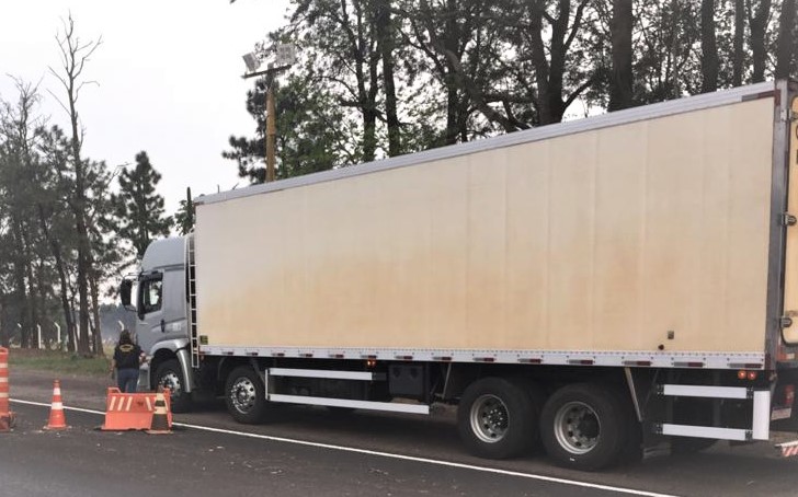 Regional de Cascavel fiscaliza cronotacógrafos em Ubiratã