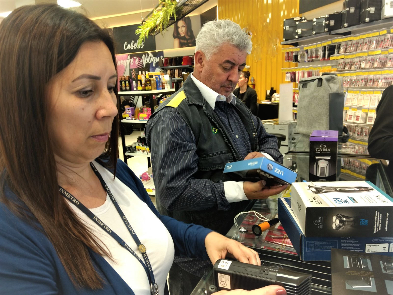 Fiscalização de aparelhos elétricos ligados à beleza feminina e masculina