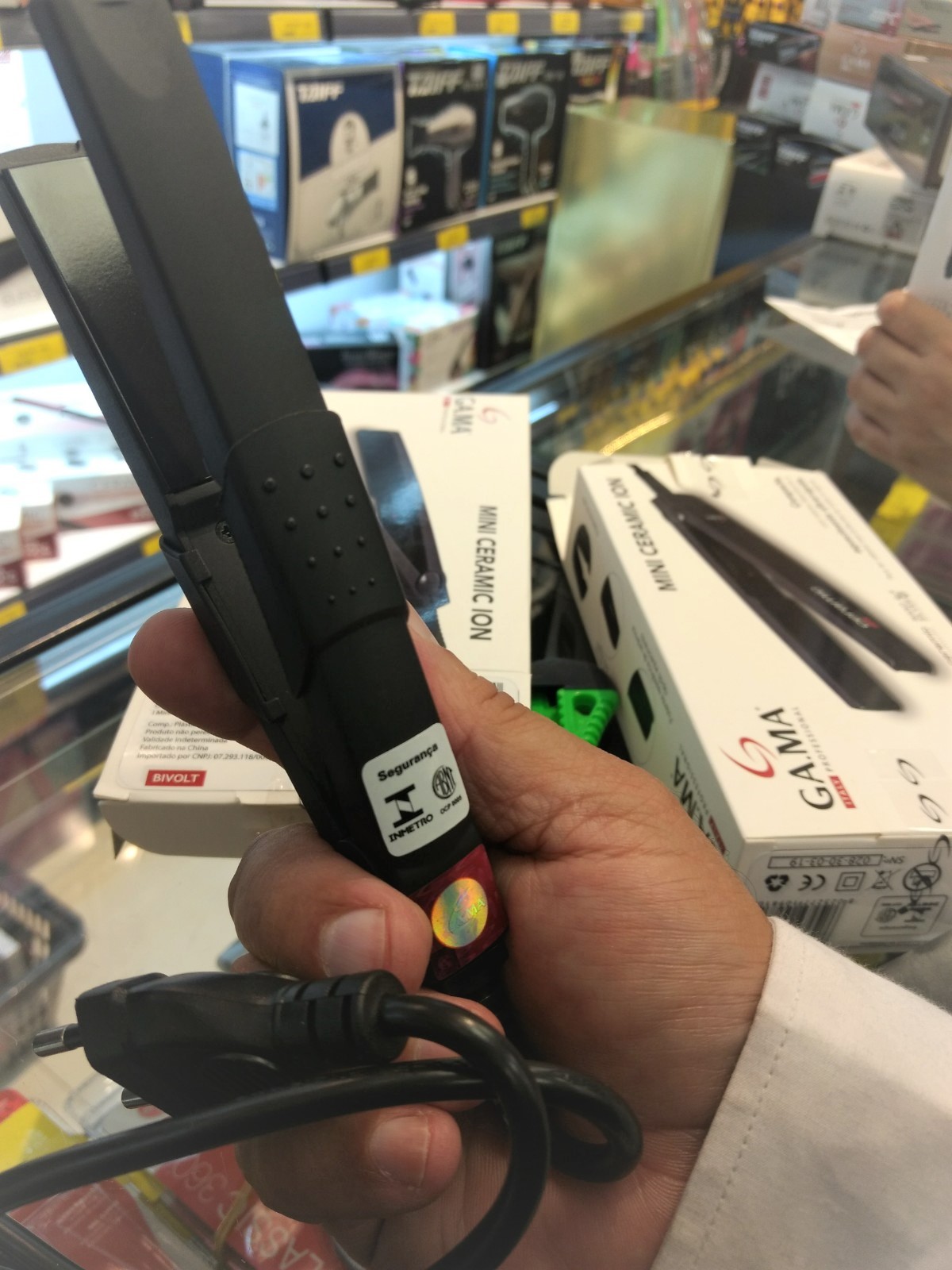 Fiscalização de aparelhos elétricos ligados à beleza feminina e masculina