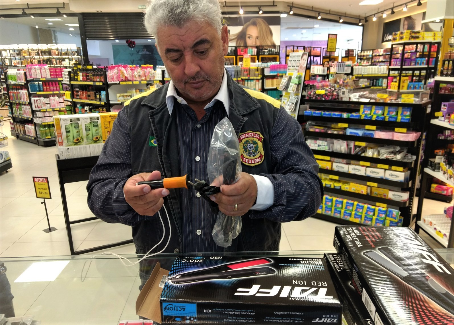 Fiscalização de aparelhos elétricos ligados à beleza feminina e masculina