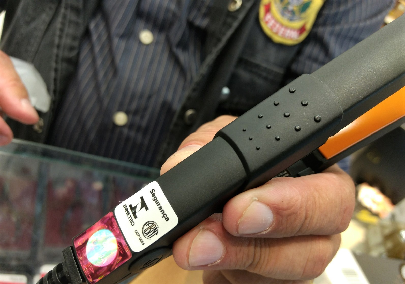 Fiscalização de aparelhos elétricos ligados à beleza feminina e masculina