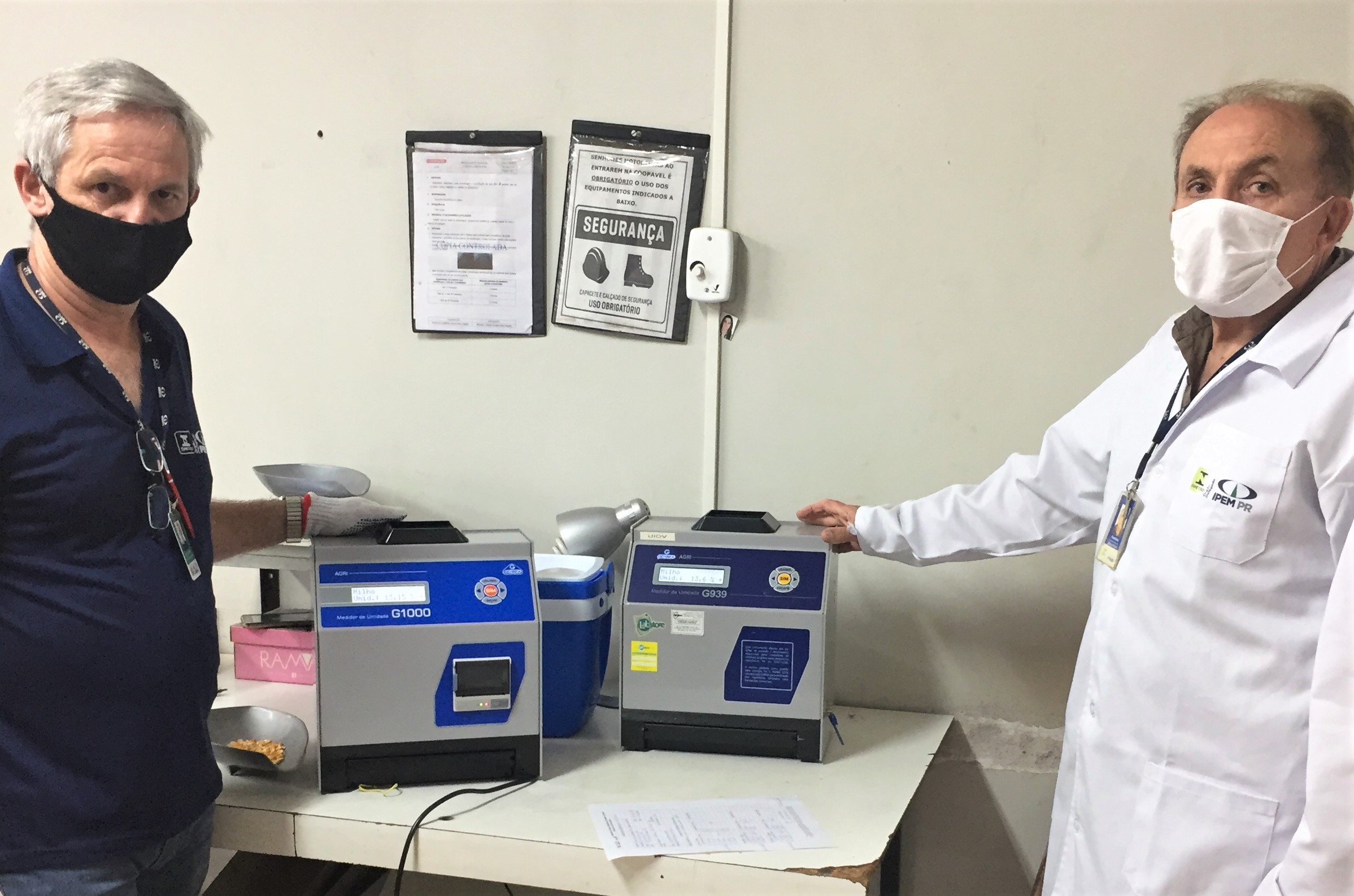 Equipe da Regional de Cascavel verifica Medidores de Umidade de Grãos em Cooperativas e Moinhos