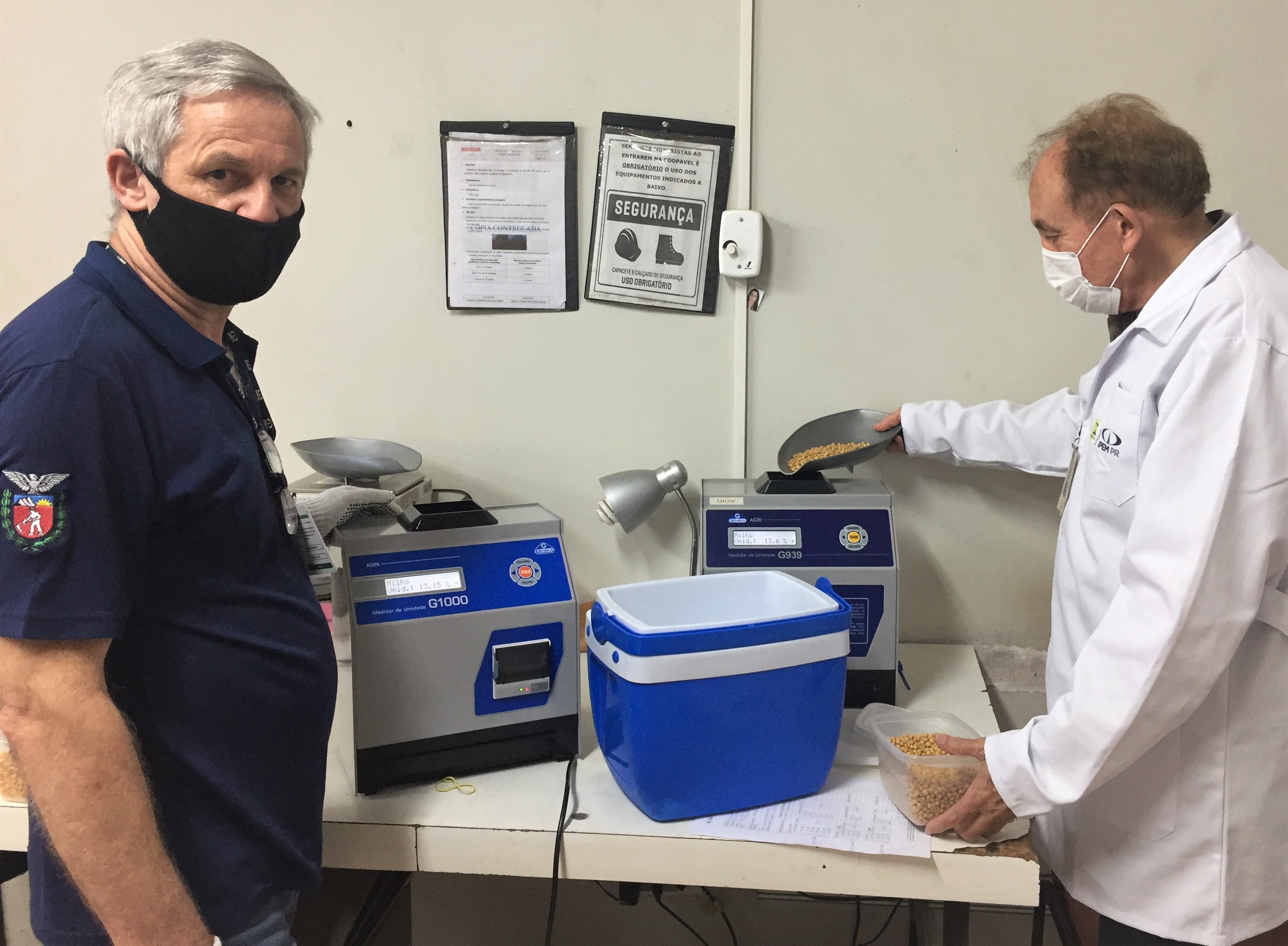 Equipe da Regional de Cascavel verifica Medidores de Umidade de Grãos em Cooperativas e Moinhos