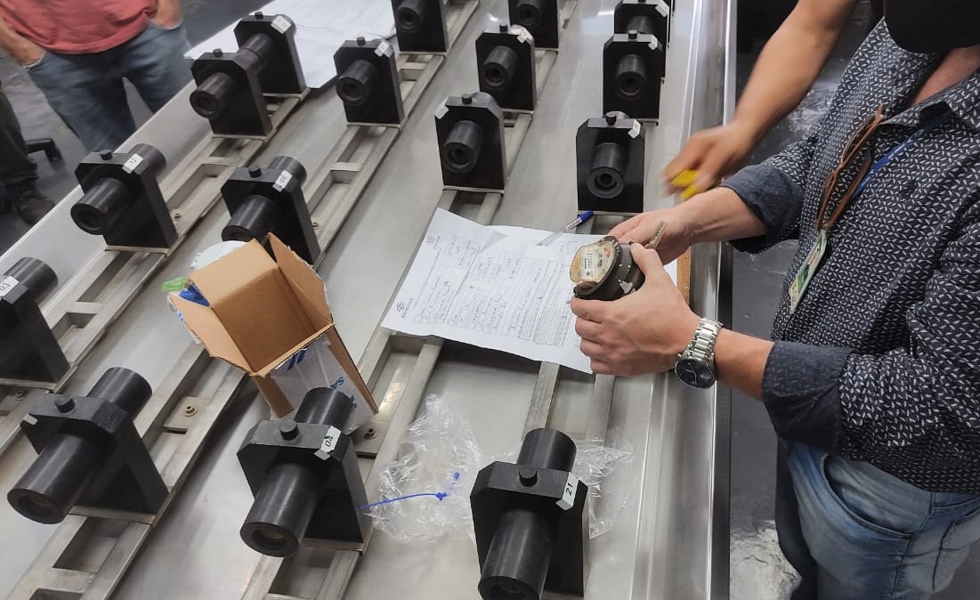 Treinamento que o IPEM-PR realizou com metrologistas do Inmetro/SC