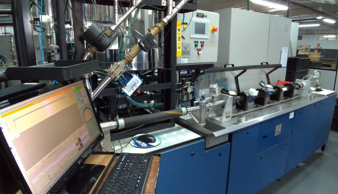 Treinamento que o IPEM-PR realizou com metrologistas do Inmetro/SC