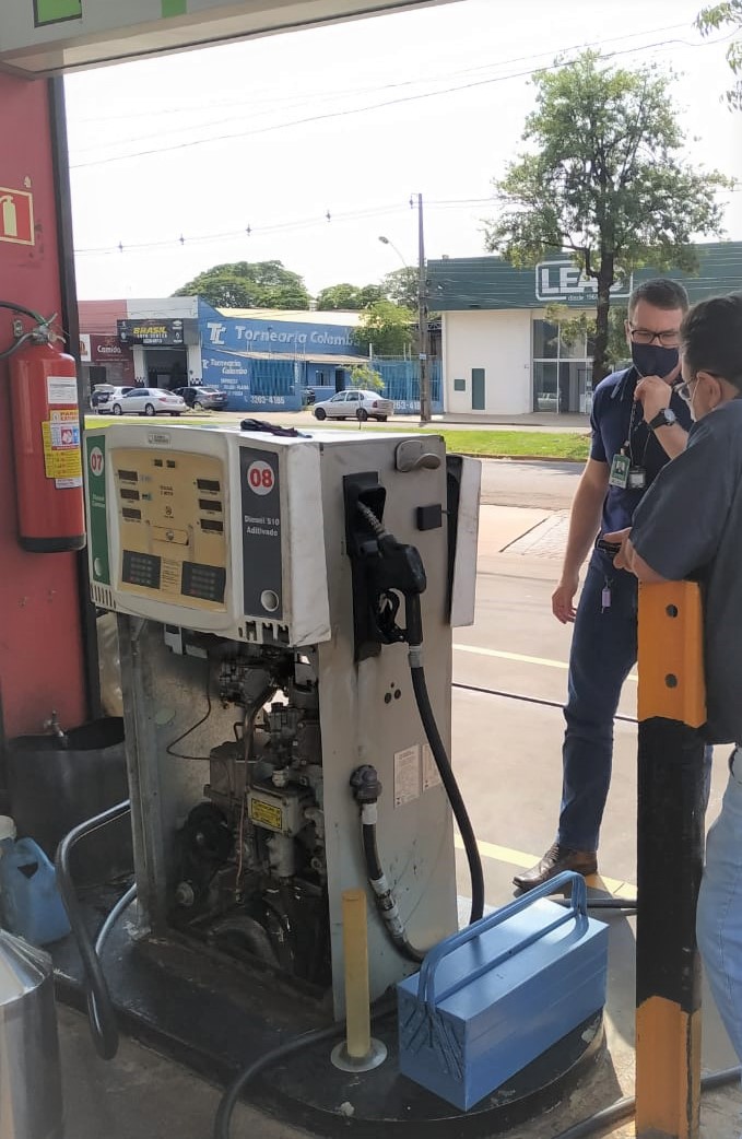 IPEM-PR fiscaliza postos de combustíveis em Maringá