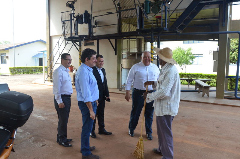 Presidente do Ipem com gerente da Regional de Maringá