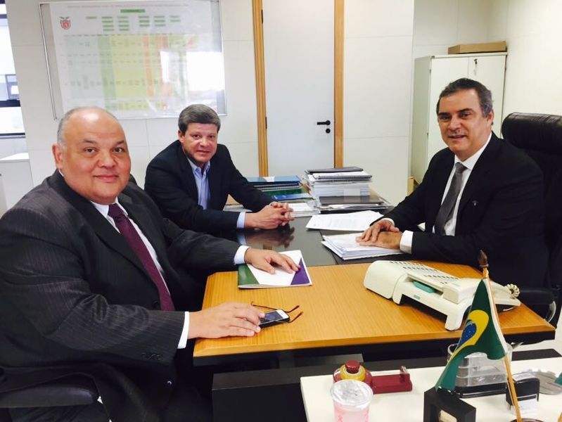 Oliveira participa de reunião com secretário do Planejamento