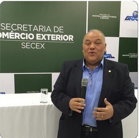 Oliveira Filho durante apresentação em Brasília