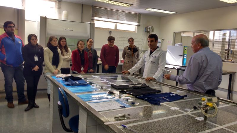 Visita dos alunos de Engenharia Têxtil da UTPR - 1