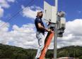 Equipe da Regional de Guarapuava verifica medidor de velocidade da PR-180