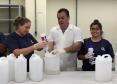 Doação de álcool gel para Defesa Civil, em Londrina