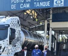 Diretoria visita posto de verificação de caminhão tanque rodoviário no Atuba