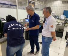 Treinamento da equipe do Imetro-SC no Laboratório de Verificadores de Umidade de Grãos