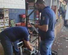 Equipe da REMAR verifica balanças do Ceasa de Maringá