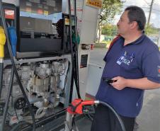 Operação conjunta com Ipem-PR, Delcon, ANP e Procon fiscalizam postos de combustíveis
