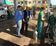 Oliveira participa de fiscalização em posto de combustível em Londrina