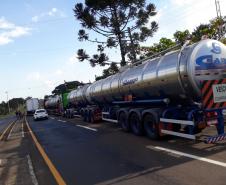 Fiscalização de cronotacógrafos na BR 153, km 40, em Santo Antônio da Platina/PR