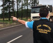 Fiscalização de cronotacógrafos em Iporã, no Posto da Polícia Rodoviária