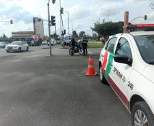 Verificação do radar fixo localizado na Linha Verde esquina com Rua Anne Frank, em Curitiba