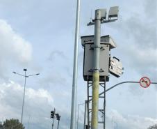 Verificação do radar fixo localizado na Linha Verde esquina com Rua Anne Frank, em Curitiba