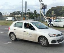 Verificação do radar fixo localizado na Linha Verde esquina com Rua Anne Frank, em Curitiba