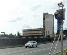 Verificação do radar fixo localizado na Linha Verde esquina com Rua Anne Frank, em Curitiba