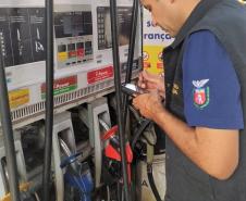 IPEM-PR fiscaliza bombas de combustíveis em Maringá