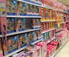 Brinquedos devem ser certificados pelo INMETRO e trazer o selo de garantia de que o produto foi ensaiado