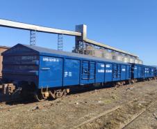 Vagão padrão da empresa Rumo, no Porto de Paranaguá