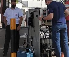 IPEM-PR fiscaliza postos de combustíveis em Maringá