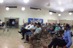 Presidente Oliveira conversa com funcionários de empresa em Marialva
