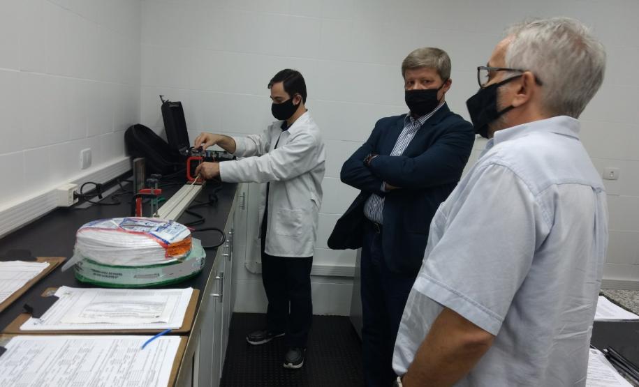 LACUT reprova fios e cabos elétricos