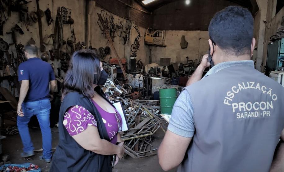 Ação conjunta entre equipes do IPEM-PR, PROCON Sarandi e Vigilância Sanitária