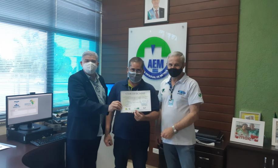 Presidente da AEM-MS entrega certificados aos participantes do curso ministrado pelo IPEM-PR
