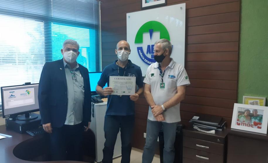 Presidente da AEM-MS entrega certificados aos participantes do curso ministrado pelo IPEM-PR