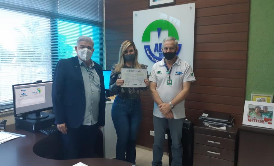 Presidente da AEM-MS entrega certificados aos participantes do curso ministrado pelo IPEM-PR