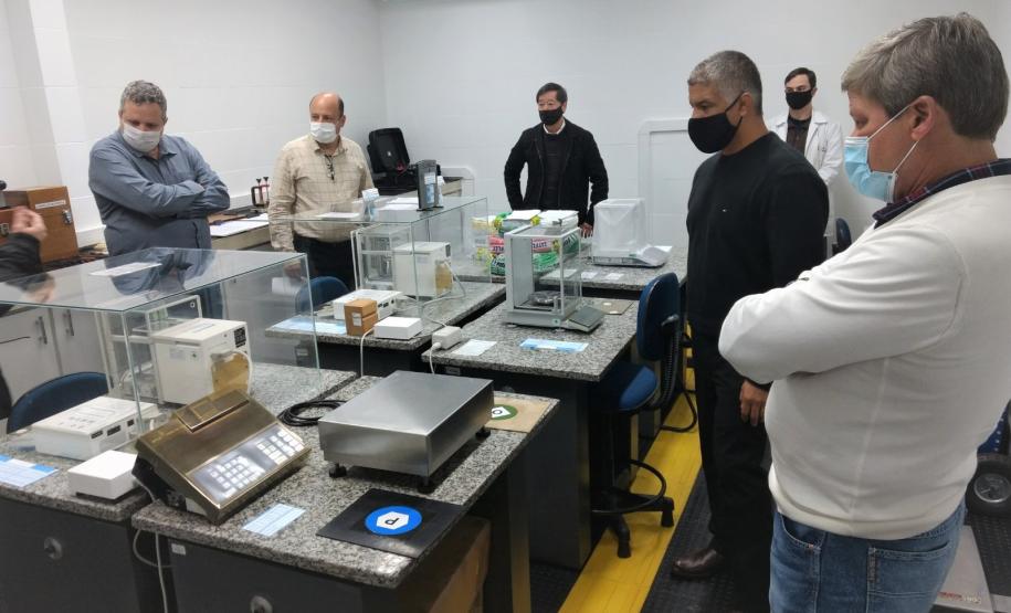 Presidente do Inmetro visita IPEM do Paraná, com três diretores