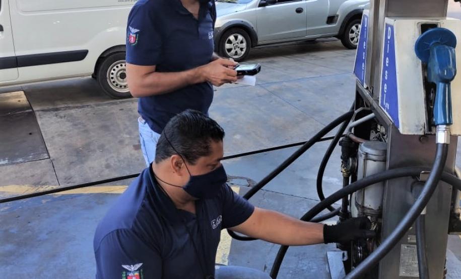 Operação conjunta IPEM-PR e PROCON de Campo Mourão fiscalizam bombas de combustíveis